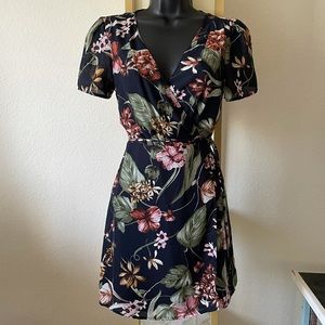 FOREVER 21 Hawaiian Wrap Mini Dress